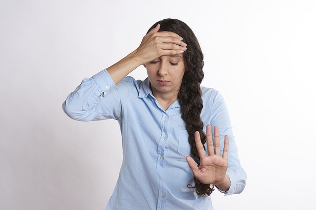 ból głowy przed okresem - dlaczego